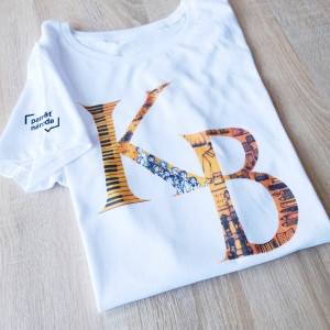 Calligraphic T-shirt design for Memory of Nations, available at: https://eshop.pametnaroda.cz/obchod/triko-s-pribehem-kb/
